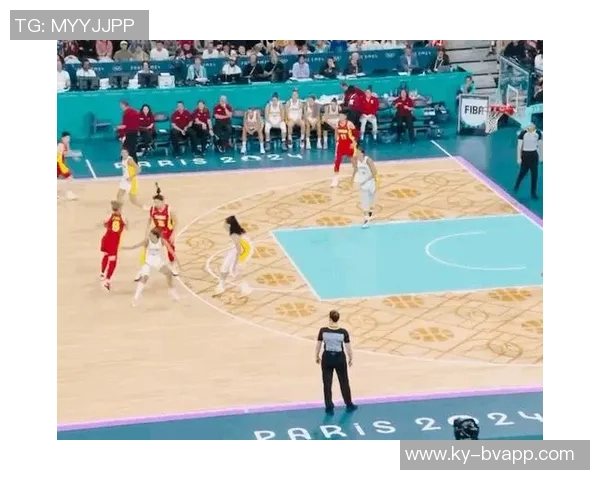 小哈达威替补表现出色全场12投7中三分命中率高达44贡献18分3篮板